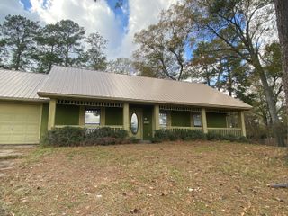 400 S 7th St, Leesville, LA 71446