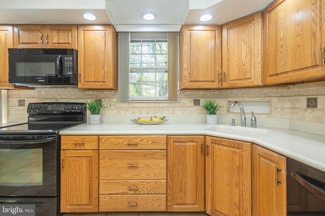 2316 SHIPLEY RD, Wilmington, DE 19803