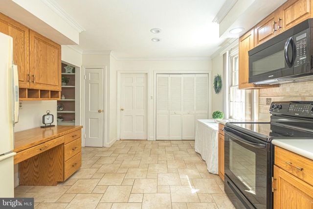 2316 SHIPLEY RD, Wilmington, DE 19803