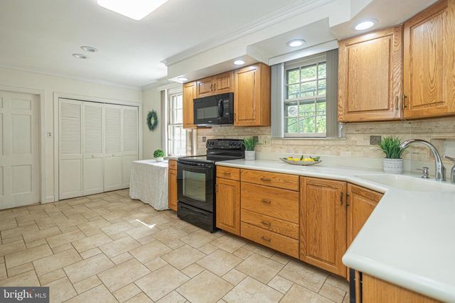 2316 SHIPLEY RD, Wilmington, DE 19803