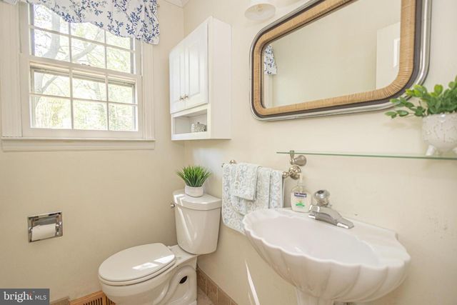 2316 SHIPLEY RD, Wilmington, DE 19803