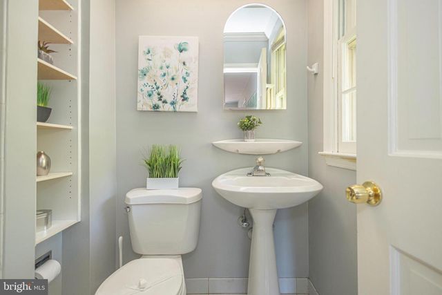 2316 SHIPLEY RD, Wilmington, DE 19803