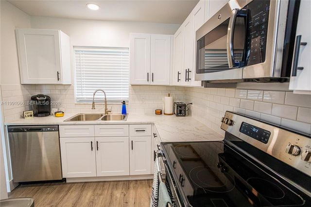 9341 Green Meadows Way 2, Palm Beach Gardens, FL 33418