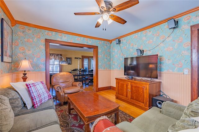 79 Maplehurst Road, Irondequoit, NY 14617