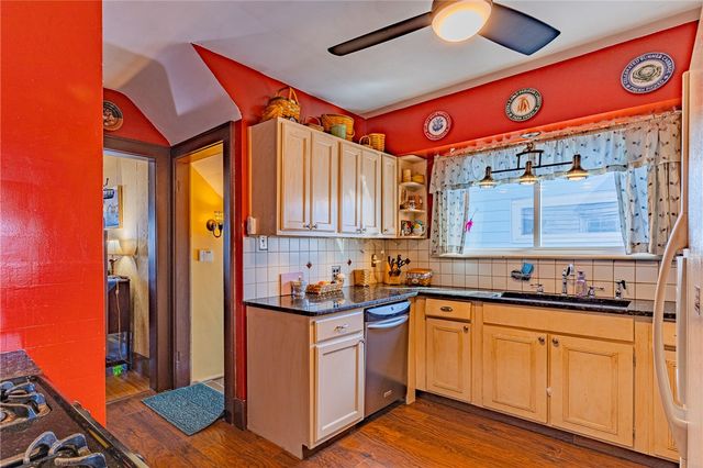 79 Maplehurst Road, Irondequoit, NY 14617