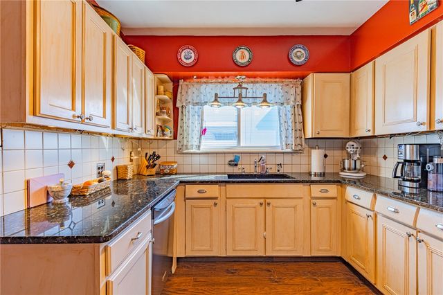 79 Maplehurst Road, Irondequoit, NY 14617