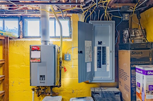 79 Maplehurst Road, Irondequoit, NY 14617