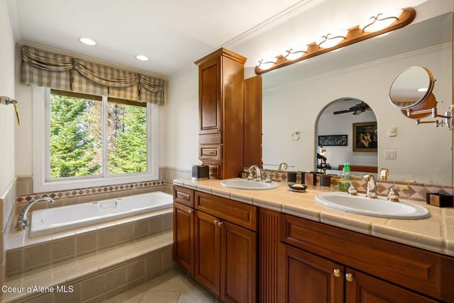 516 Kiebert LOOP, Hope, ID 83836