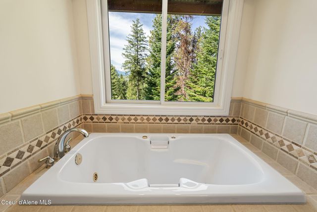 516 Kiebert LOOP, Hope, ID 83836