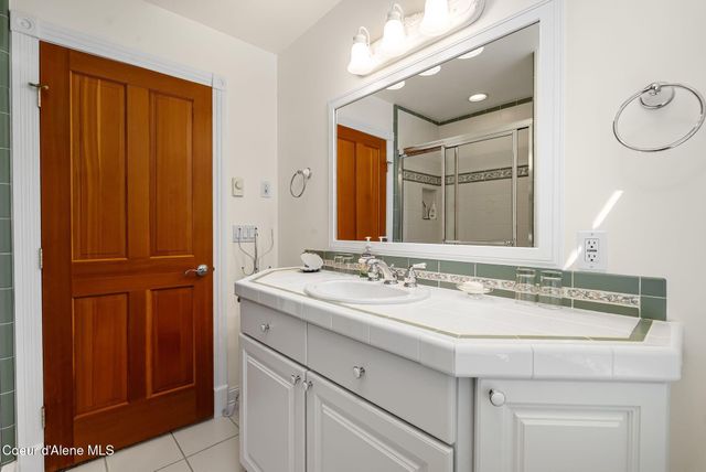 516 Kiebert LOOP, Hope, ID 83836