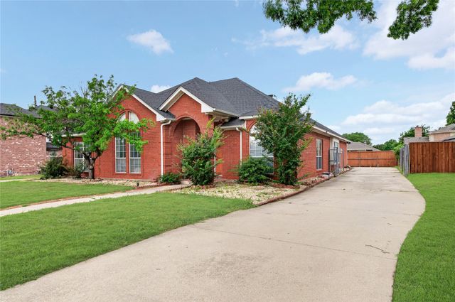 2205 Davin Drive, Carrollton, TX 75006