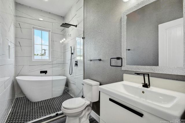 131 Friendlywood, Canyon Lake, TX 78133