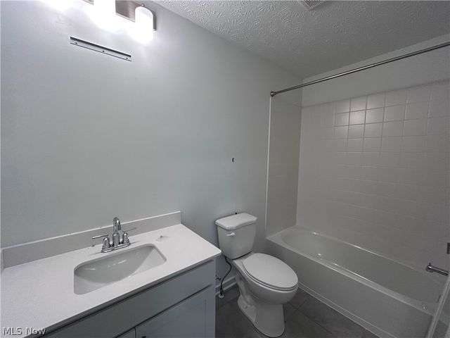 5083 Shepherds Glen, Willoughby, OH 44094