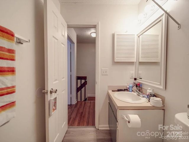 4044 Briarhill Drive, Charlotte, NC 28215