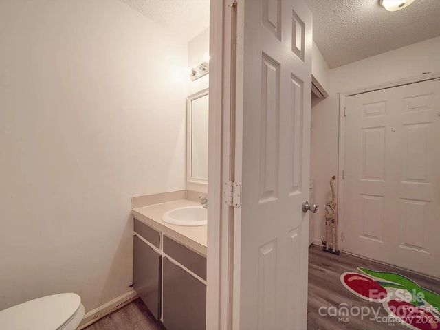 4044 Briarhill Drive, Charlotte, NC 28215