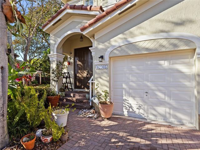 12385 SW 124th Ter, Miami, FL 33186
