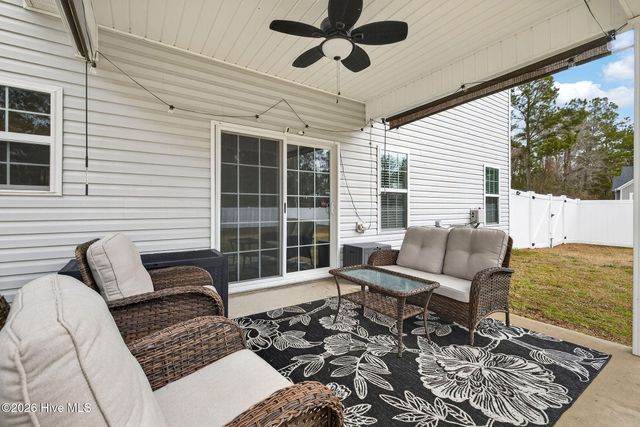 331 W Huckleberry Way, Rocky Point, NC 28457