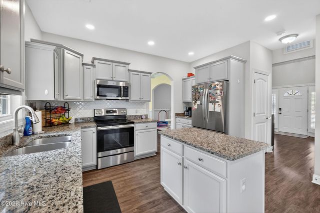 331 W Huckleberry Way, Rocky Point, NC 28457