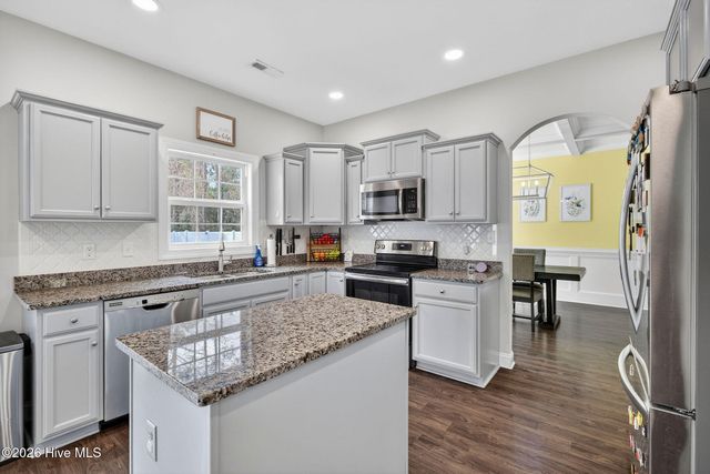 331 W Huckleberry Way, Rocky Point, NC 28457