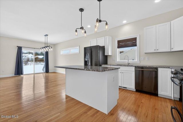 9 Lakepointe Way, Stillwater, NY 12866