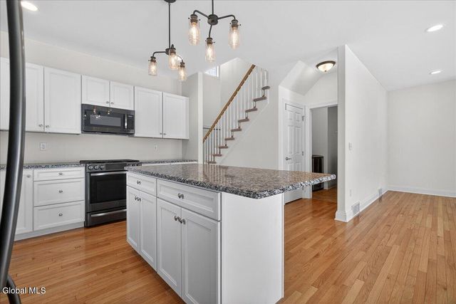 9 Lakepointe Way, Stillwater, NY 12866