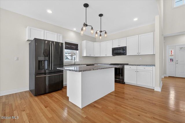 9 Lakepointe Way, Stillwater, NY 12866