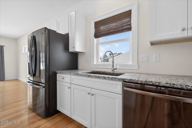 9 Lakepointe Way, Stillwater, NY 12866