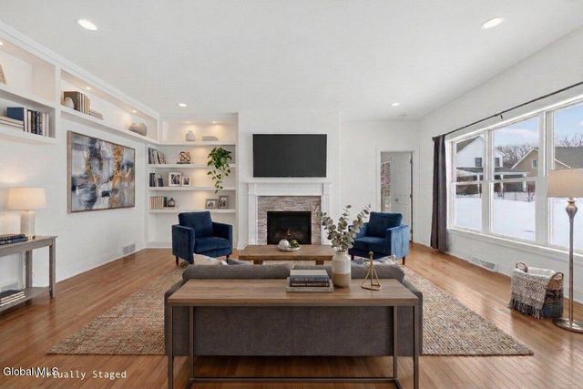 9 Lakepointe Way, Stillwater, NY 12866