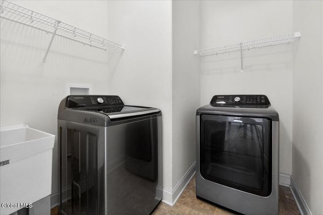 9 Lakepointe Way, Stillwater, NY 12866