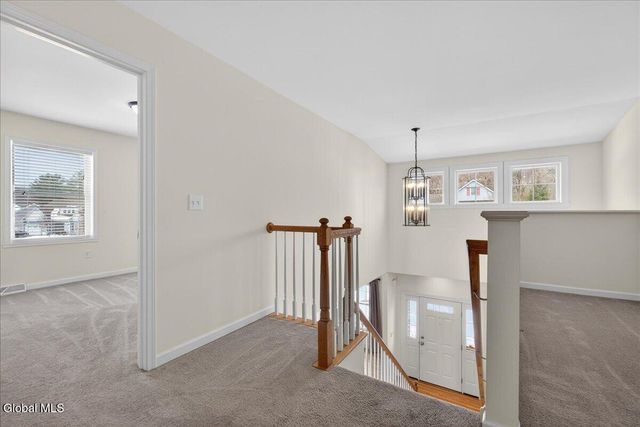 9 Lakepointe Way, Stillwater, NY 12866