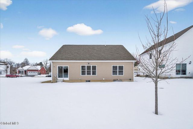 9 Lakepointe Way, Stillwater, NY 12866