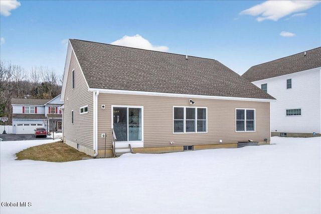 9 Lakepointe Way, Stillwater, NY 12866