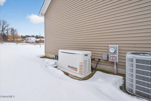 9 Lakepointe Way, Stillwater, NY 12866