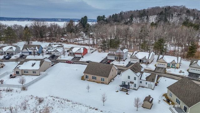 9 Lakepointe Way, Stillwater, NY 12866