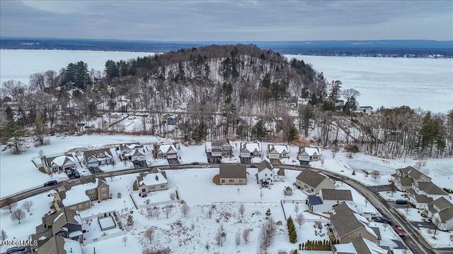 9 Lakepointe Way, Stillwater, NY 12866