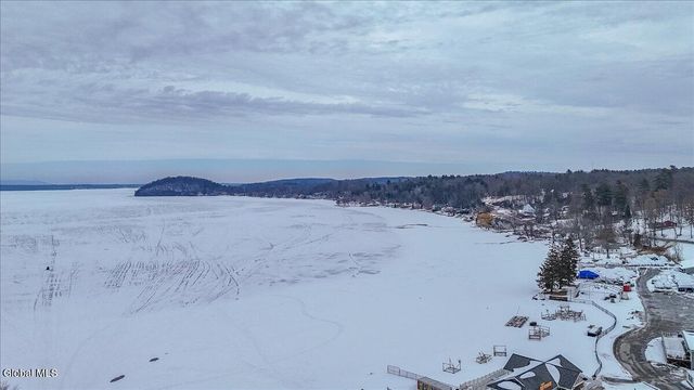 9 Lakepointe Way, Stillwater, NY 12866