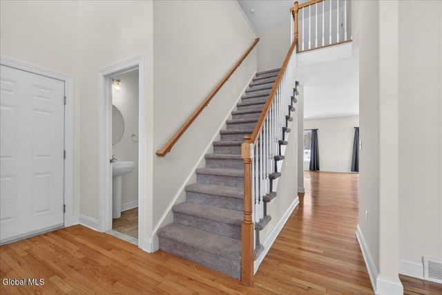 9 Lakepointe Way, Stillwater, NY 12866