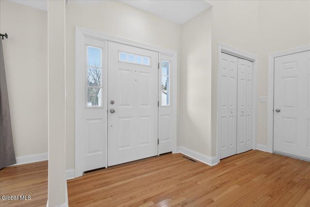 9 Lakepointe Way, Stillwater, NY 12866