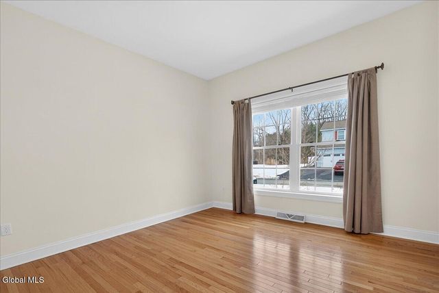 9 Lakepointe Way, Stillwater, NY 12866