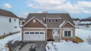 9 Lakepointe Way, Stillwater, NY 12866
