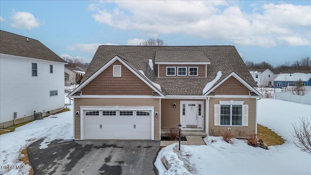 9 Lakepointe Way, Stillwater, NY 12866
