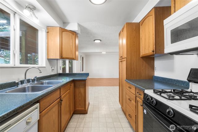 1112 Ridgeway Drive, Oak Harbor, WA 98277