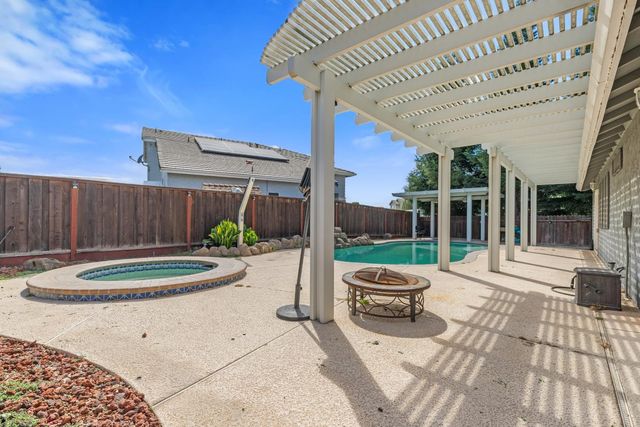 5217 Whitestone Dr, Salida, CA 95368