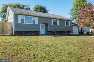 28 SCAMMELL DR, Browns Mills, NJ 08015
