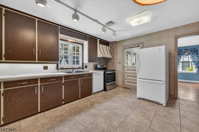 78 Orton Rd, West Caldwell Twp., NJ 07006