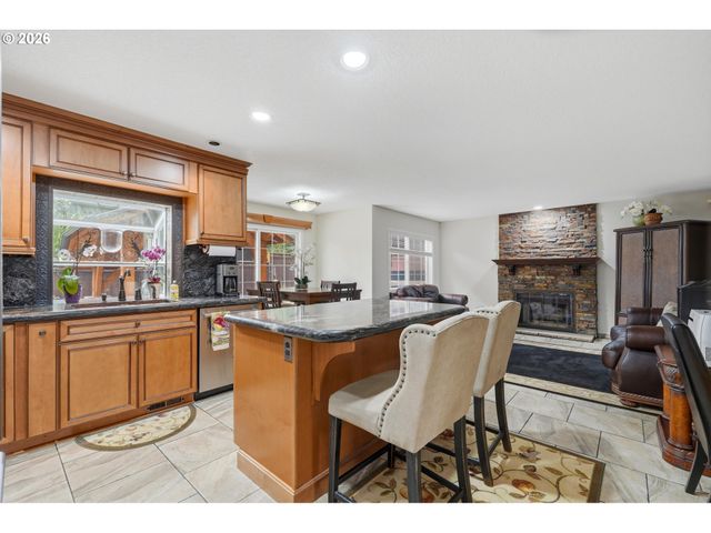 16867 WIGHT Ln, Lake Oswego, OR 97035