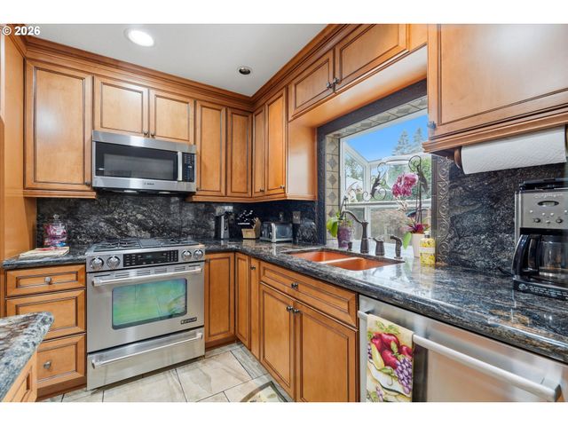 16867 WIGHT Ln, Lake Oswego, OR 97035