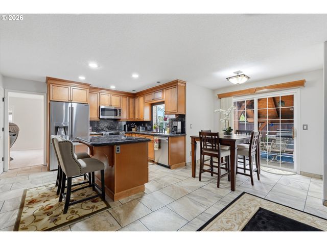 16867 WIGHT Ln, Lake Oswego, OR 97035