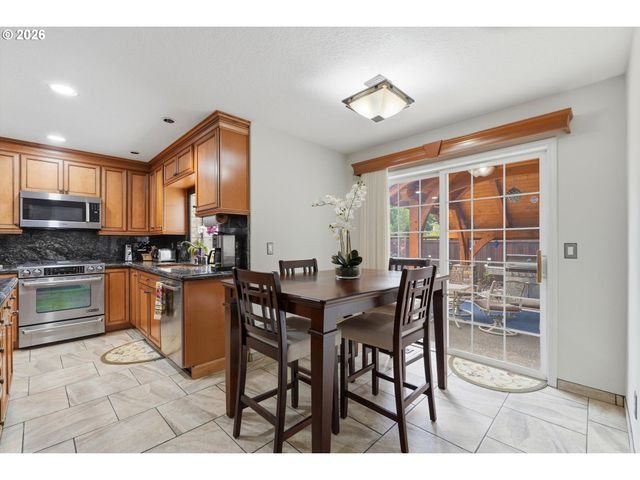 16867 WIGHT Ln, Lake Oswego, OR 97035