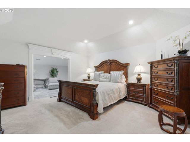 16867 WIGHT Ln, Lake Oswego, OR 97035